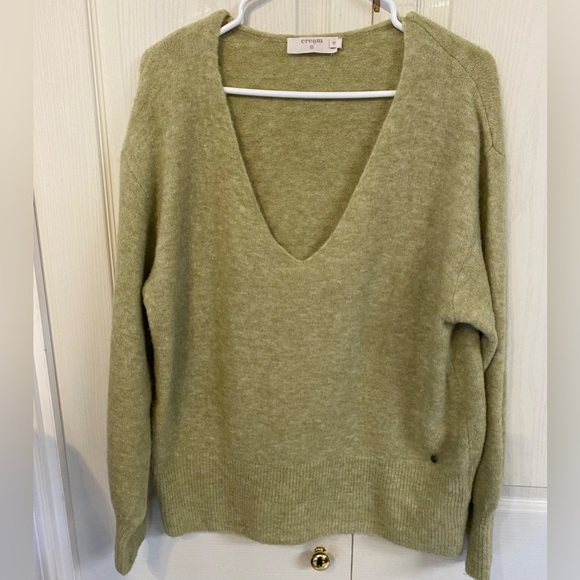 Cream Light Sage Green V-Neck Pullover - Picture 3 of 13